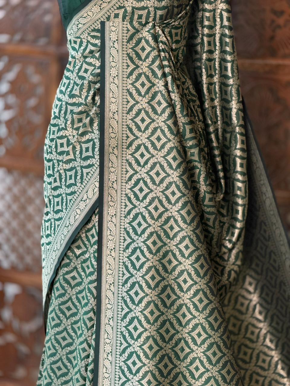 Dark Green Katan Banarasi silk saree - RAZ3W