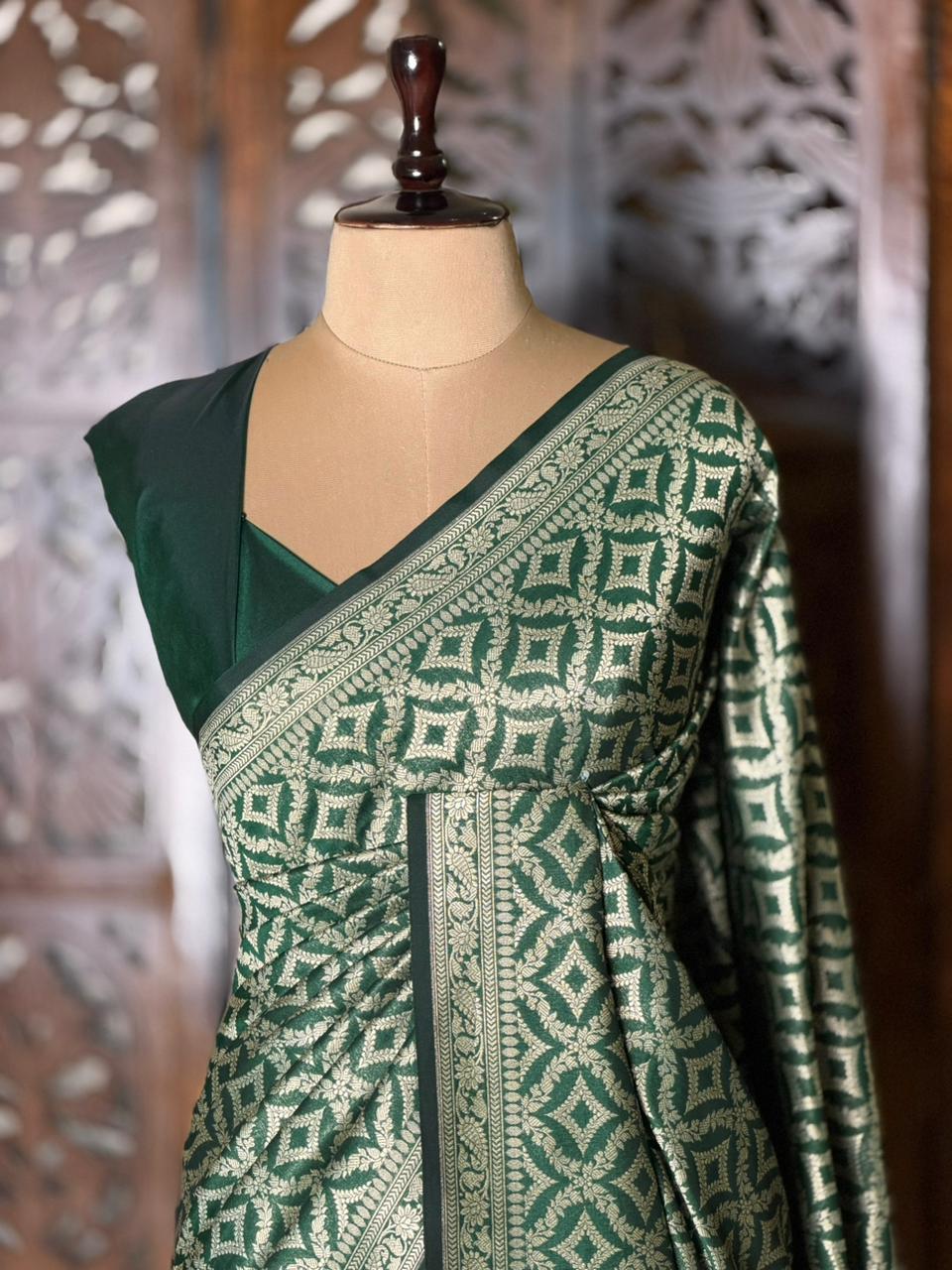 Dark Green Katan Banarasi silk saree - RAZ3W