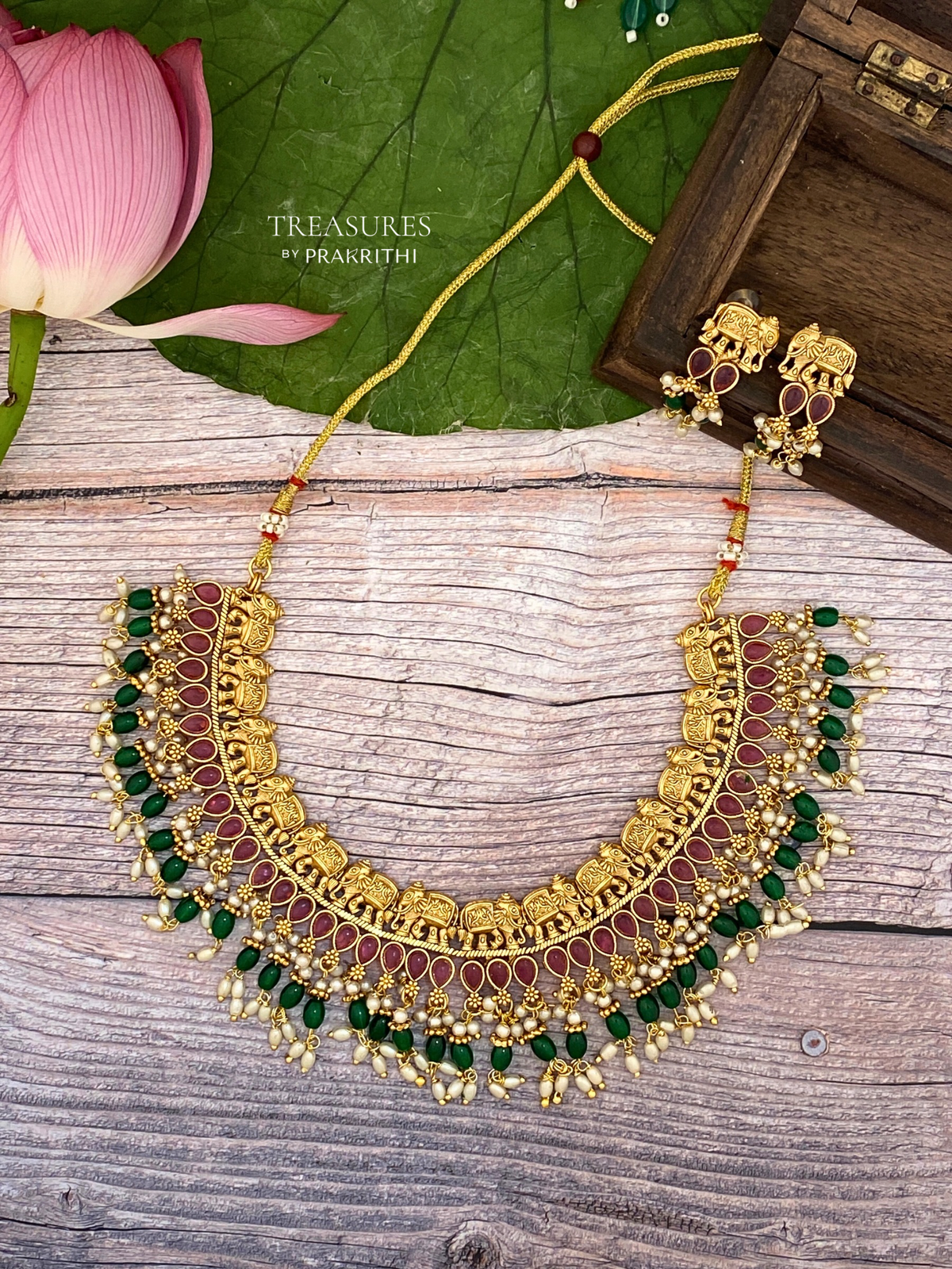 Traditional elephant motif necklaceJN7
